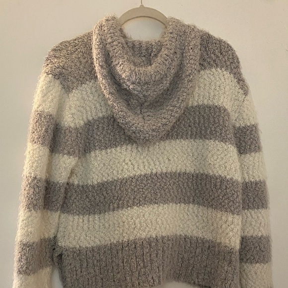 Harper Heritage sweater hoodie, size Large.  Gray and winter white. - Picture 2 of 5